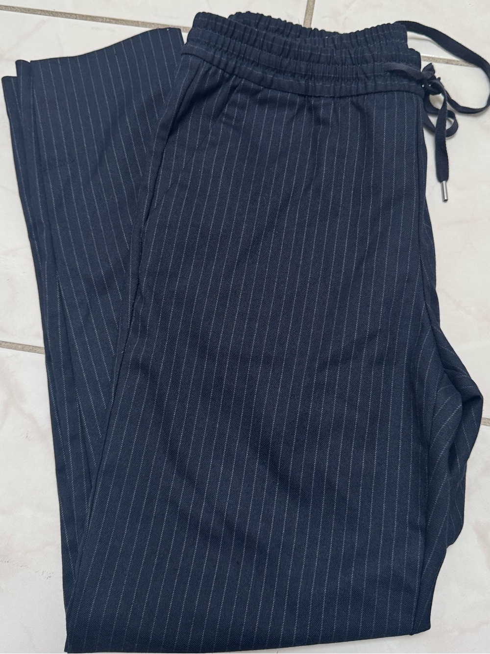 GAP navy blue pinstriped pull-on pants with a drawstring waist and pockets